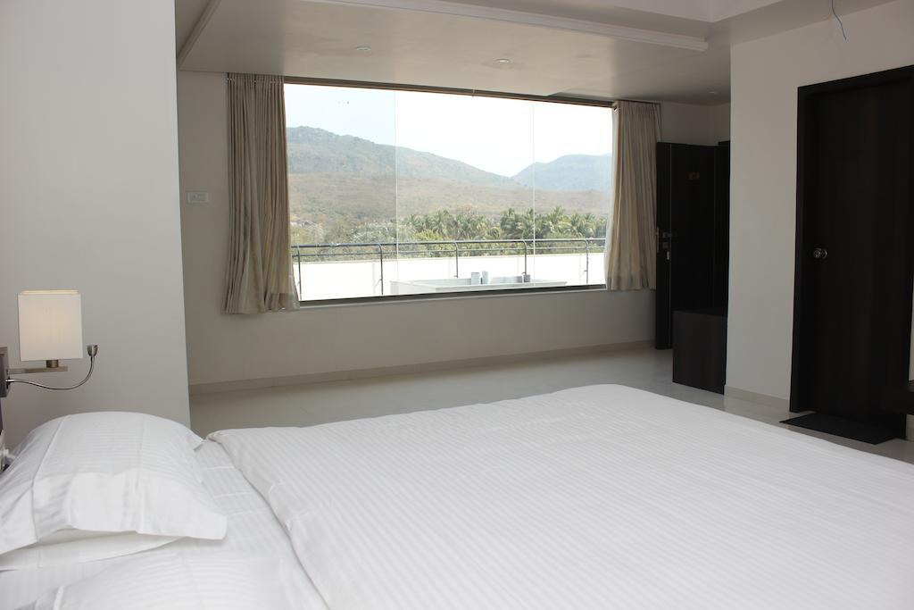 Hotel Magnum Inn Junagadh Ruang foto