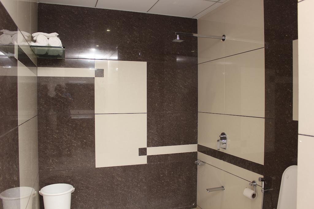 Hotel Magnum Inn Junagadh Bagian luar foto