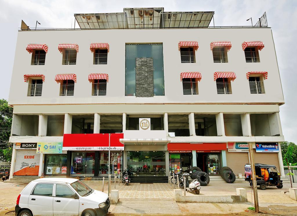 Hotel Magnum Inn Junagadh Bagian luar foto