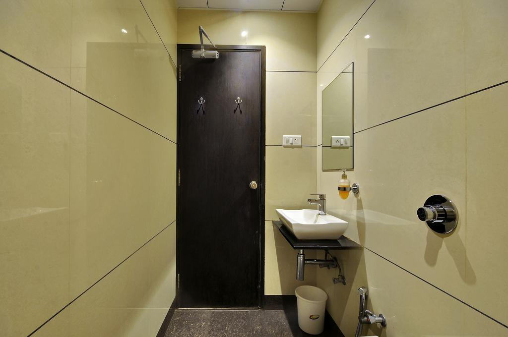 Hotel Magnum Inn Junagadh Bagian luar foto