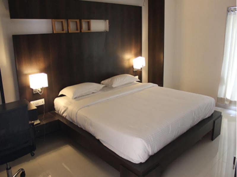 Hotel Magnum Inn Junagadh Bagian luar foto