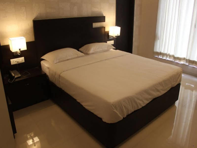 Hotel Magnum Inn Junagadh Bagian luar foto