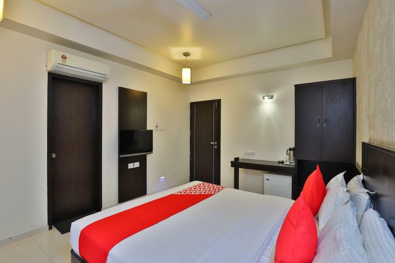 Hotel Magnum Inn Junagadh Bagian luar foto