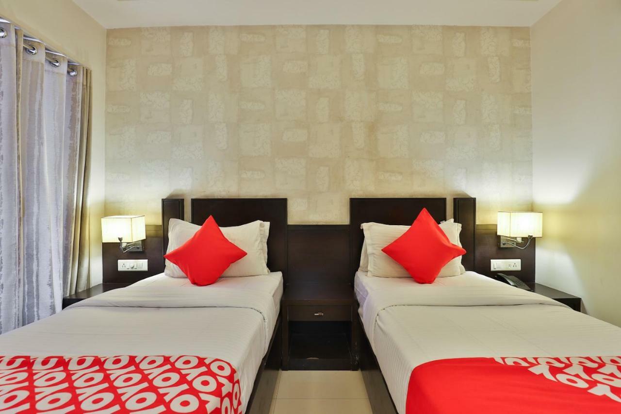 Hotel Magnum Inn Junagadh Bagian luar foto