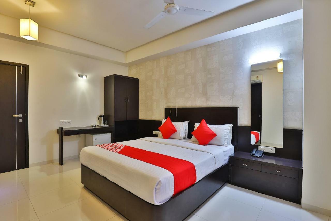 Hotel Magnum Inn Junagadh Bagian luar foto